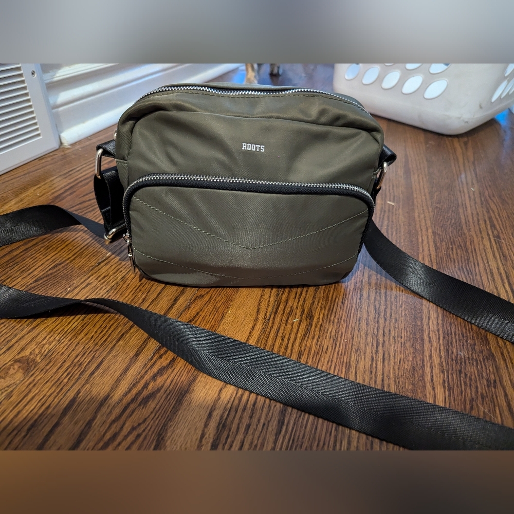 Roots purse